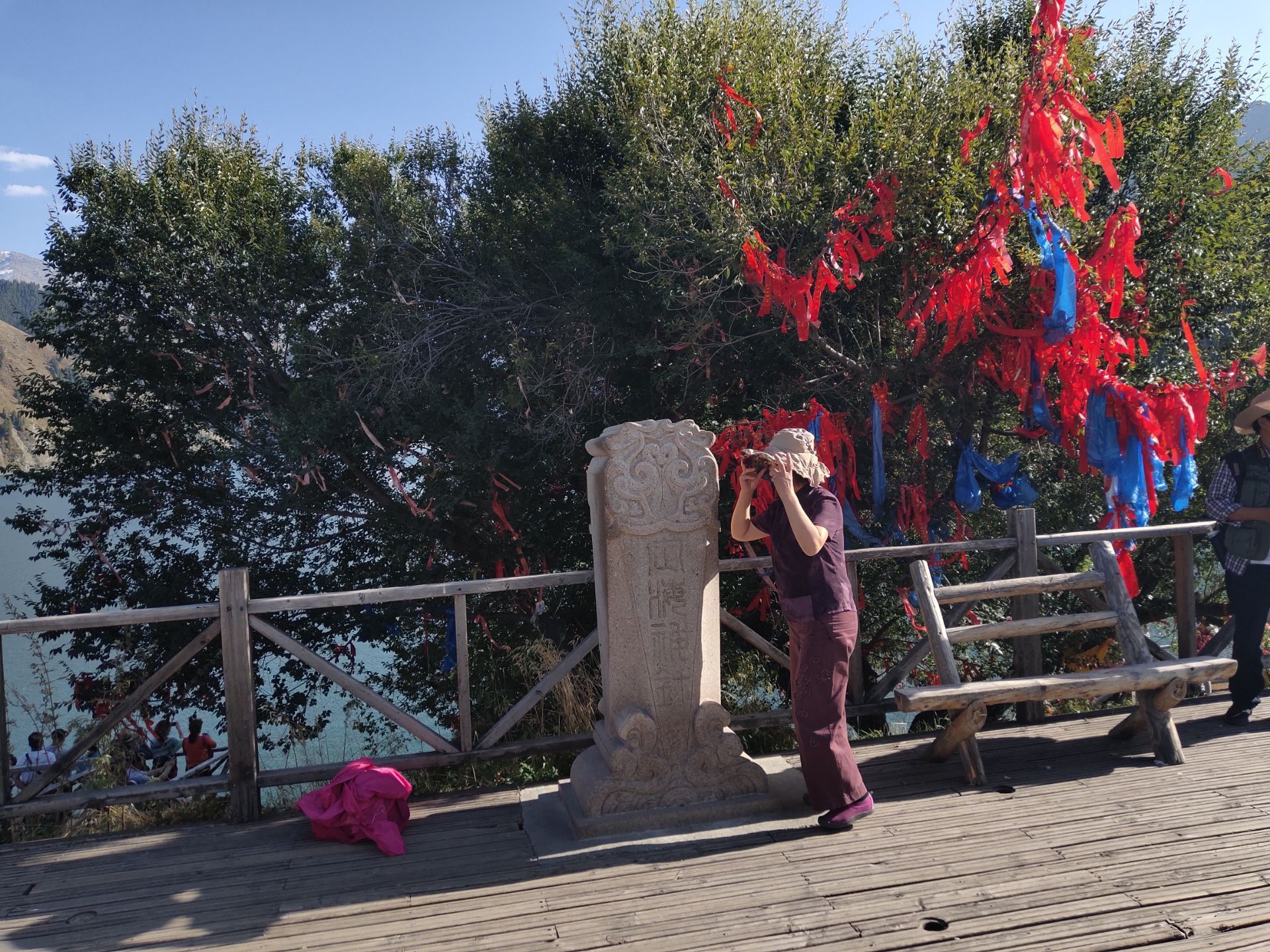 足球夜战：天山飞鹰队读秒扳平河套犀牛队，主帅临场妙招定海神针仍在